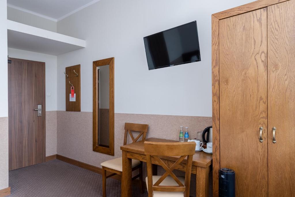 Televízia a/alebo spoločenská miestnosť v ubytovaní Daniel Griffin Aparthotel by Artery Hotels