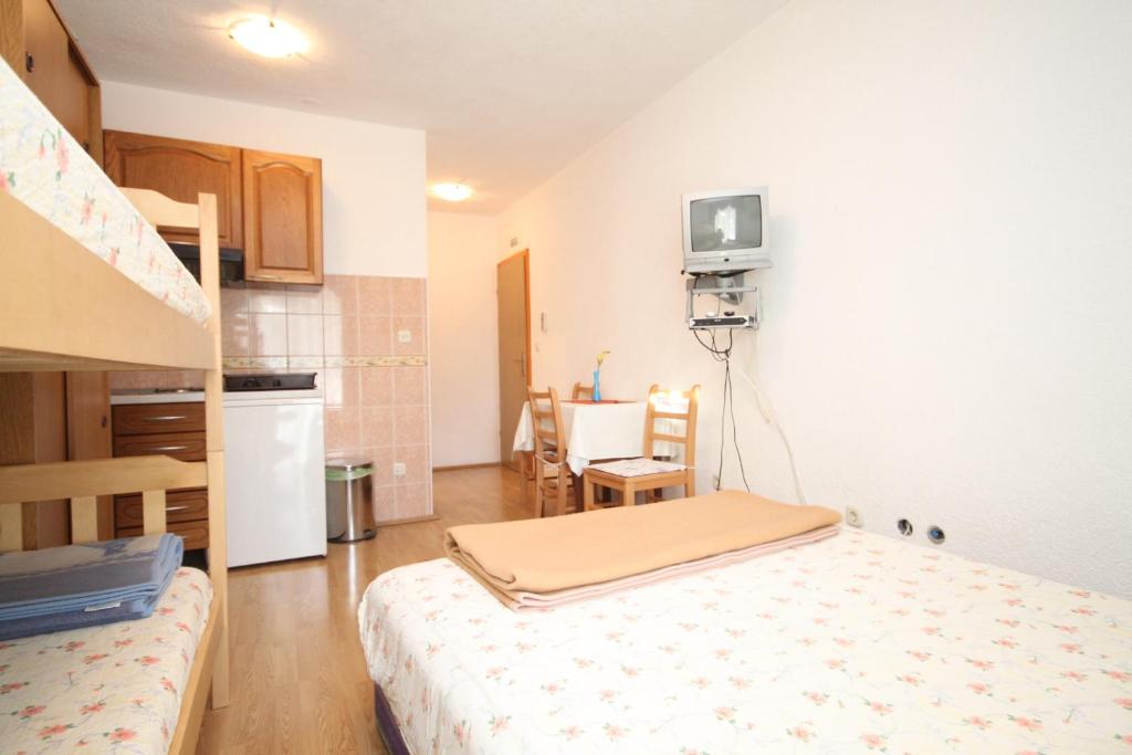 Apartments by the sea Kastel Kambelovac, Kastela - 8627 - Estudio Con Terraza