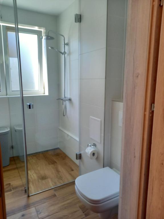 Kúpeľňa v ubytovaní Piotruś Pan by Orzechowa Przystań Centrum blisko plaży