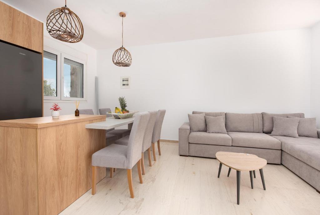Posezení v ubytování Brand new maisonette in Chanioti, Chalkidiki