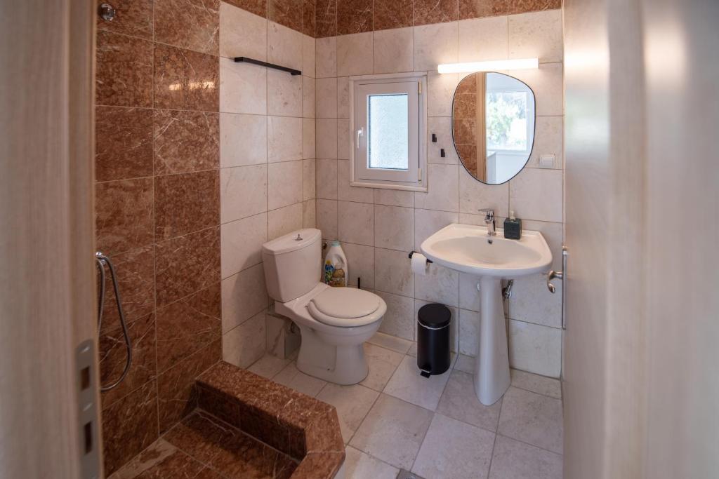 Koupelna v ubytování Brand new maisonette in Chanioti, Chalkidiki