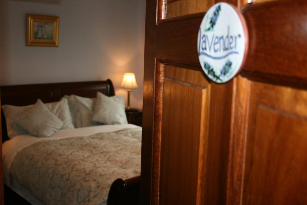 Postel nebo postele na pokoji v ubytování Avarest Bunratty B&B