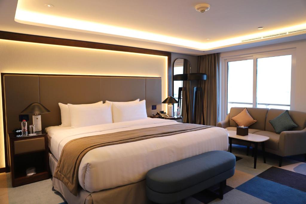 Queen Elizabeth 2 Hotel - 