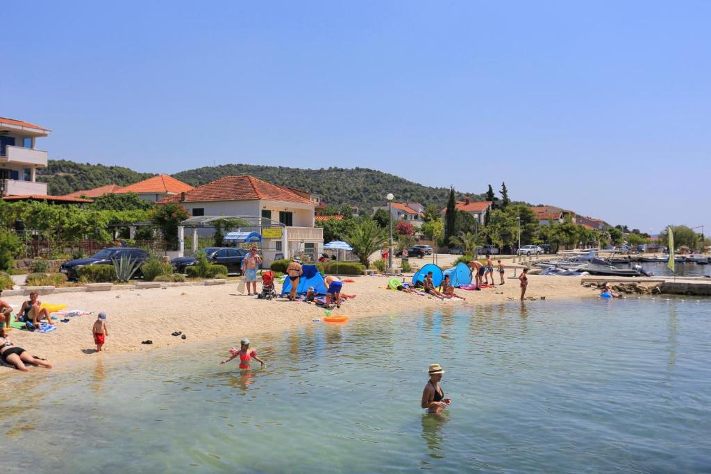 Fotografie z fotogalerie ubytování Apartments with a parking space Poljica, Trogir - 17334 v destinaci Marina