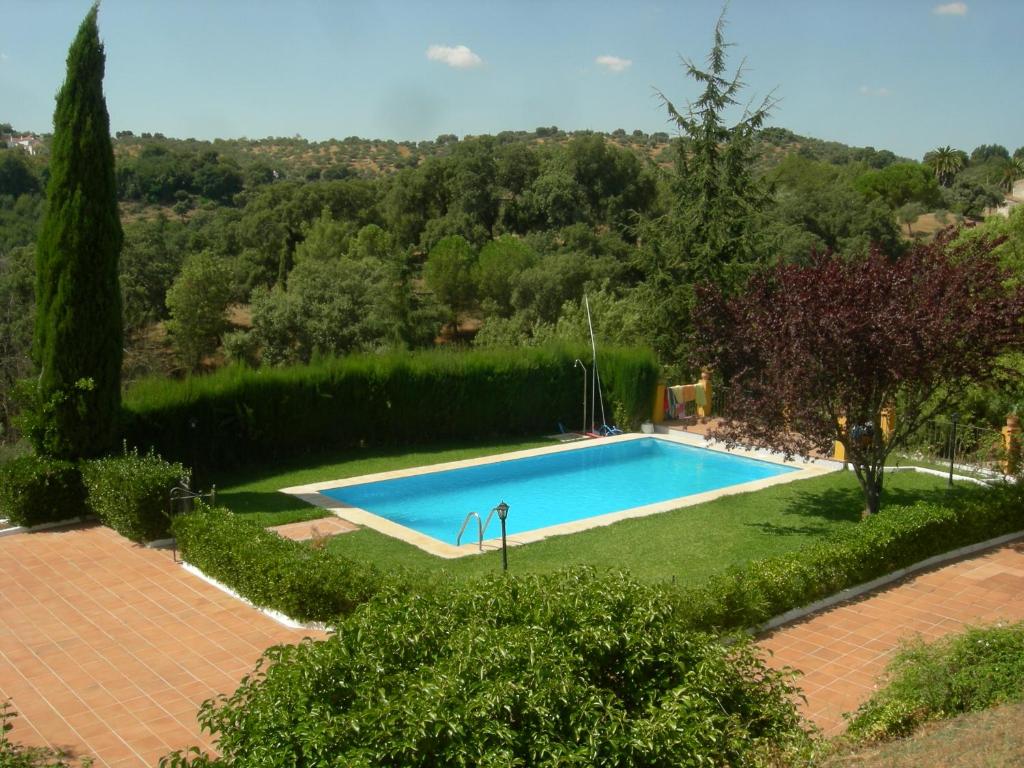 an image of a swimming pool in a yard at Casa rural Villa Manuela in Cazalla de la Sierra