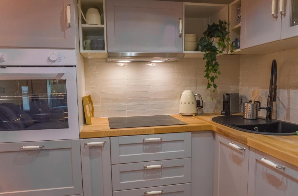 Køkken eller tekøkken på Nice Vieille Ville Appartement neuf et cosy, deux chambres, 6 couchages