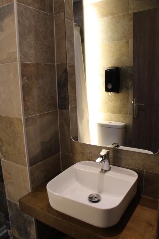 Łazienka w obiekcie FALIREON HOTEL