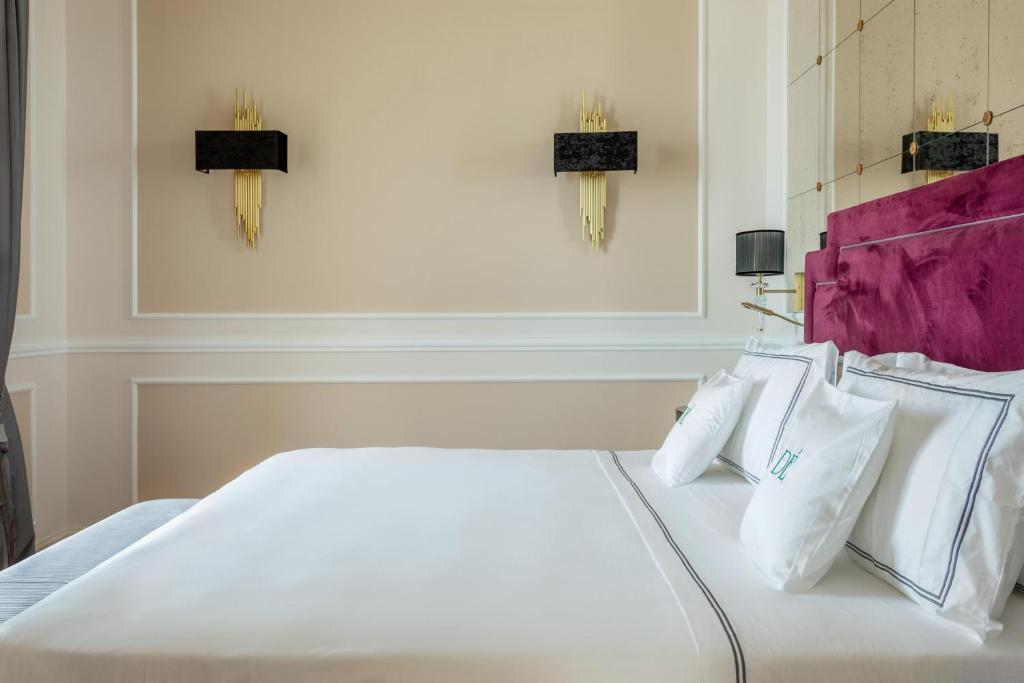 Postel nebo postele na pokoji v ubytování Grand Hotel Des Etrangers