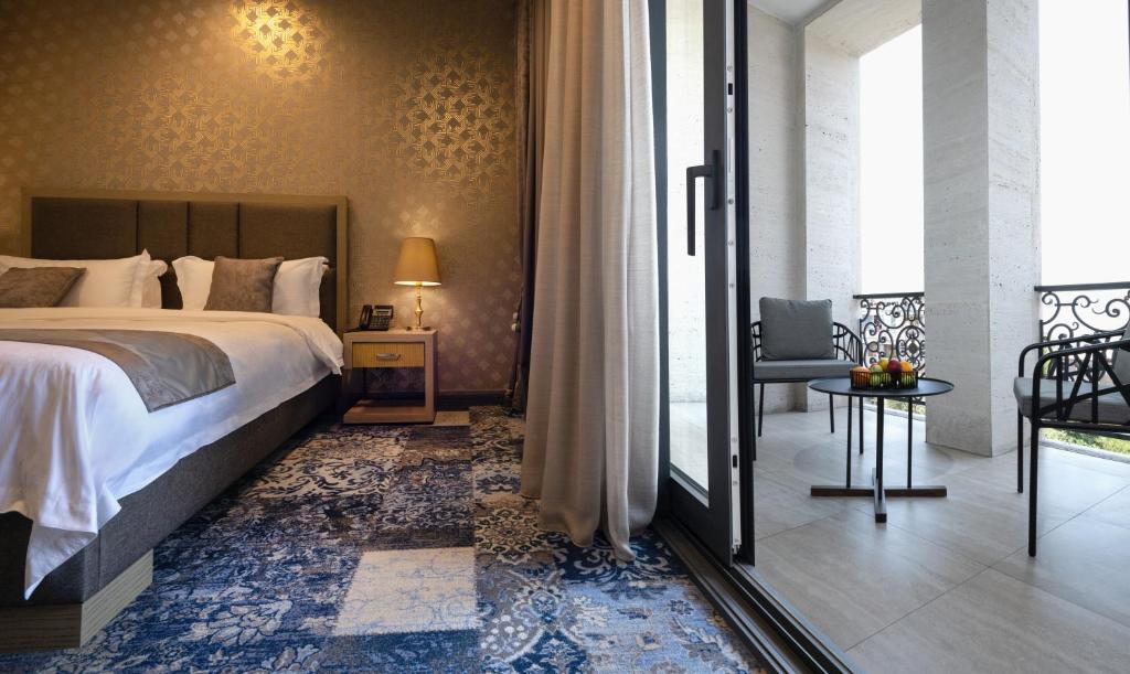 Postel nebo postele na pokoji v ubytování Sphera by Stellar Hotels, Yerevan