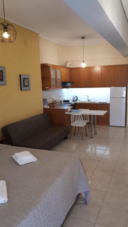 A kitchen or kitchenette at OSCAR STUDIO KALAMATA city centre