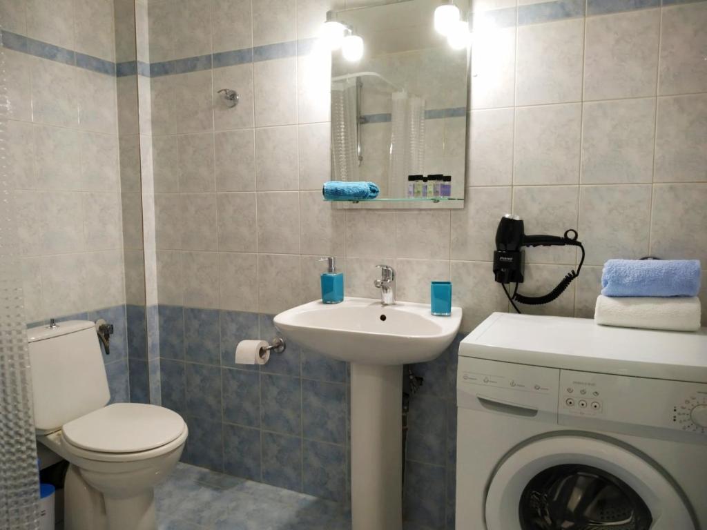 A bathroom at OSCAR STUDIO KALAMATA city centre