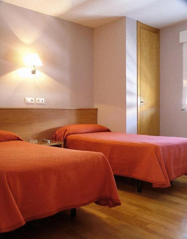 Ένα ή περισσότερα κρεβάτια σε δωμάτιο στο Hostal CC