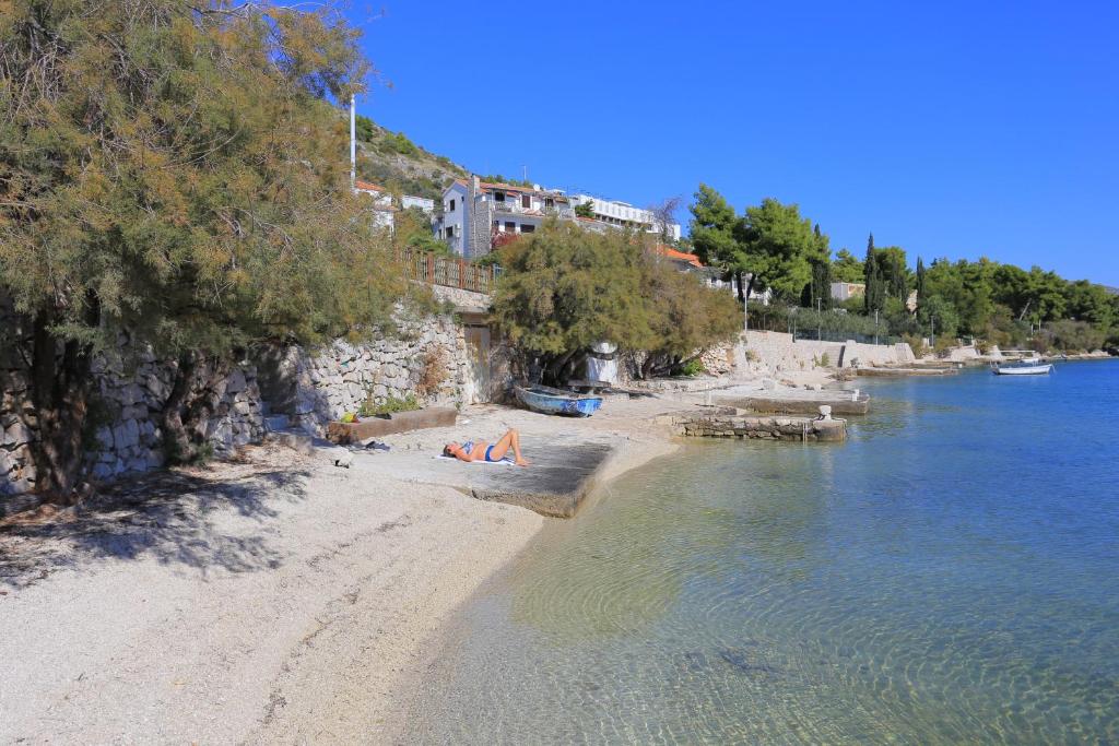 Fotografia z galérie ubytovania Apartments by the sea Seget Donji, Trogir - 18648 v Trogiri