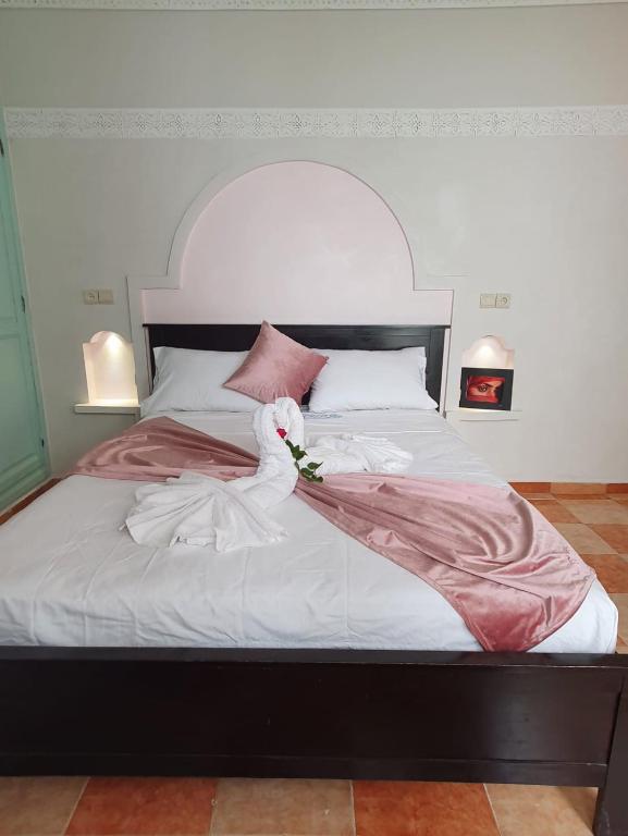 Postel nebo postele na pokoji v ubytování Dar "JENNA-ROSE"