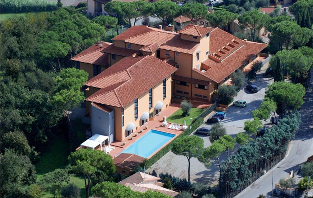 an aerial view of a house with a swimming pool at Hotel Hermitage in Poggio a Caiano