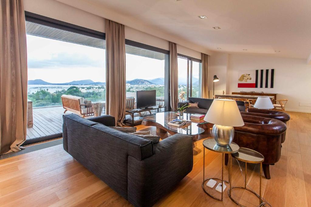 A seating area at Villas Boquer deluxe