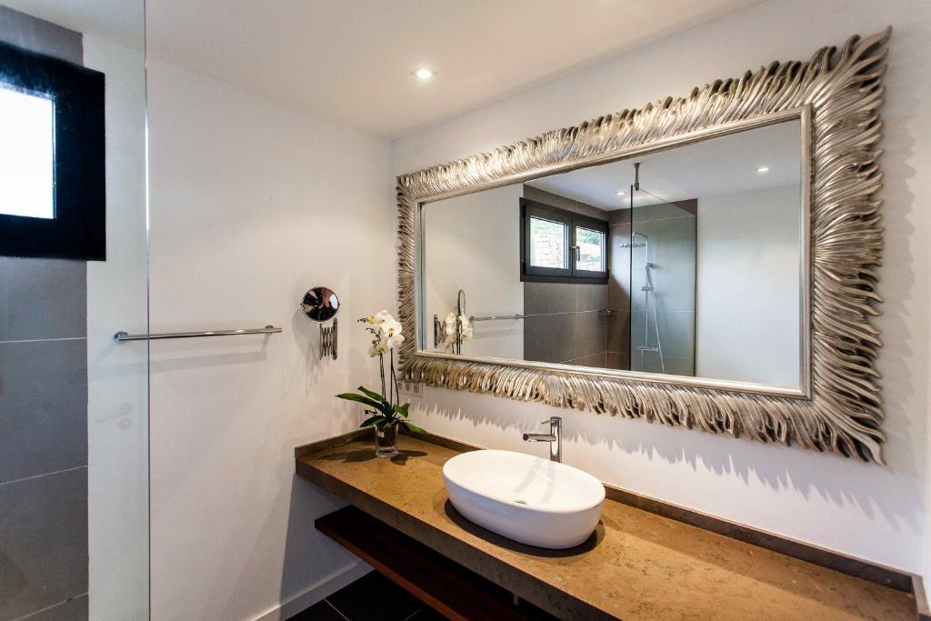 A bathroom at Villas Boquer deluxe