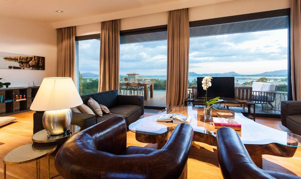A seating area at Villas Boquer deluxe
