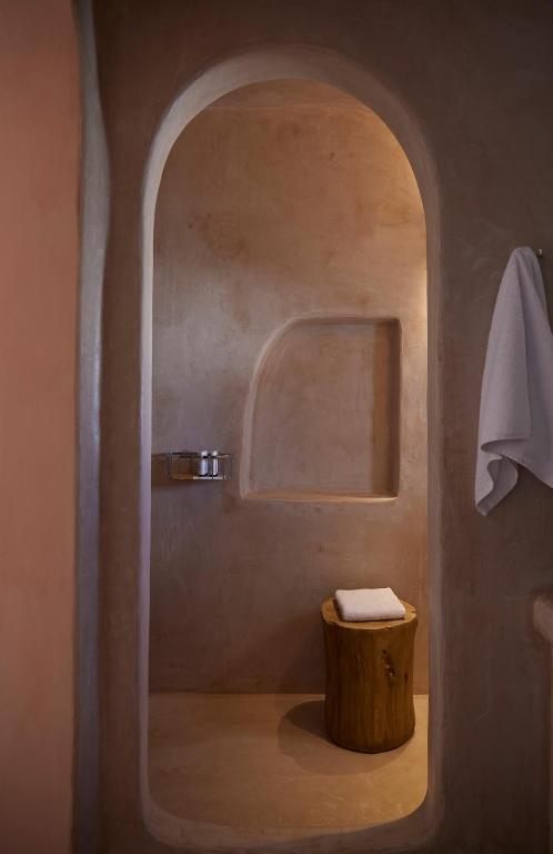 Bagno di Danae Suites Santorini