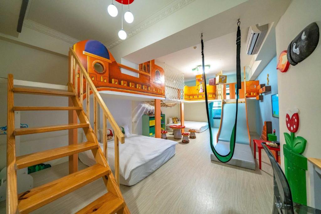 Postel nebo postele na pokoji v ubytování 三木森sleep Inn 站前館