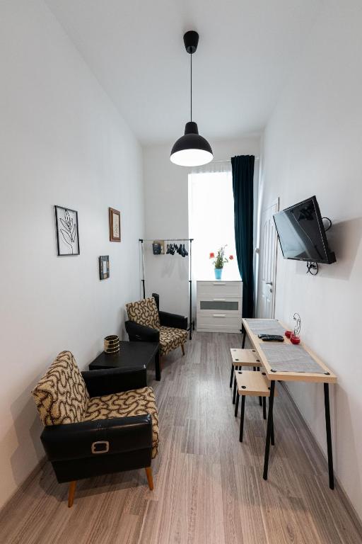 Televízia a/alebo spoločenská miestnosť v ubytovaní King Seventeen Homes