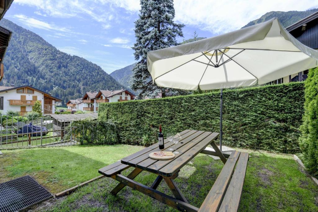 Nespecifikovaný výhled na hory nebo výhled na hory při pohledu z aparthotelu