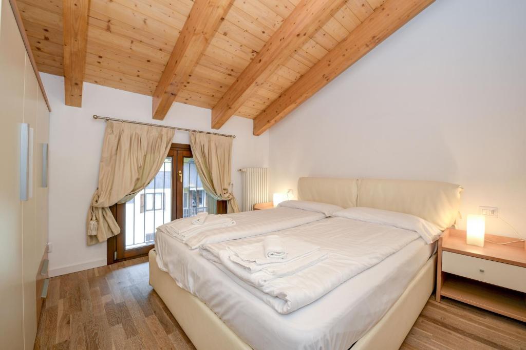 Postel nebo postele na pokoji v ubytování Residence Rta La Rosa delle Dolomiti