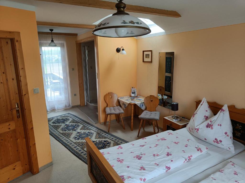 Postel nebo postele na pokoji v ubytování Haus Sundl - Privatzimmer