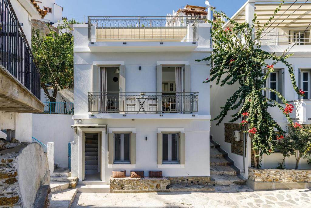 Breezy Rooftop House - Holiday Home