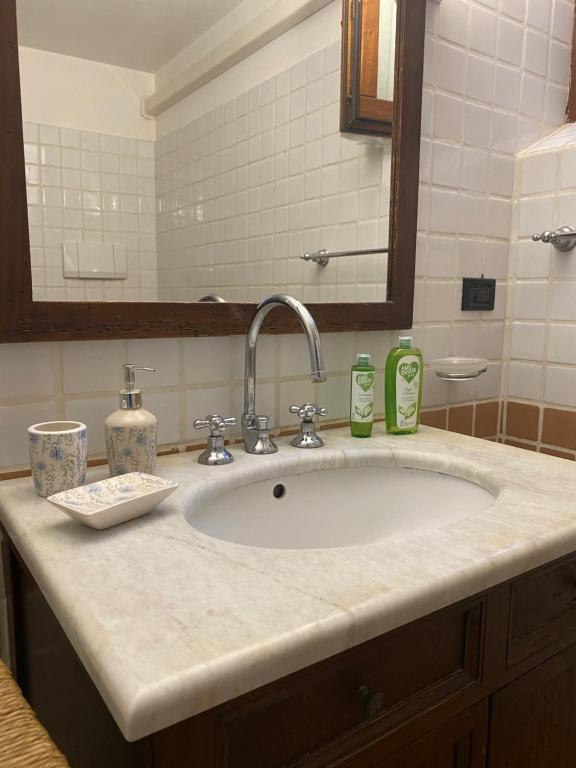 A bathroom at Rustico Althea - immerso nel verde