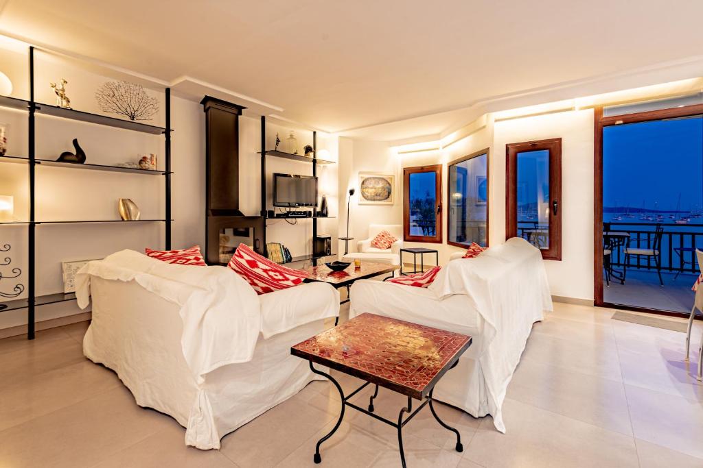 Booking.com: Rafael - Pine walk apartment with stunning views ...
