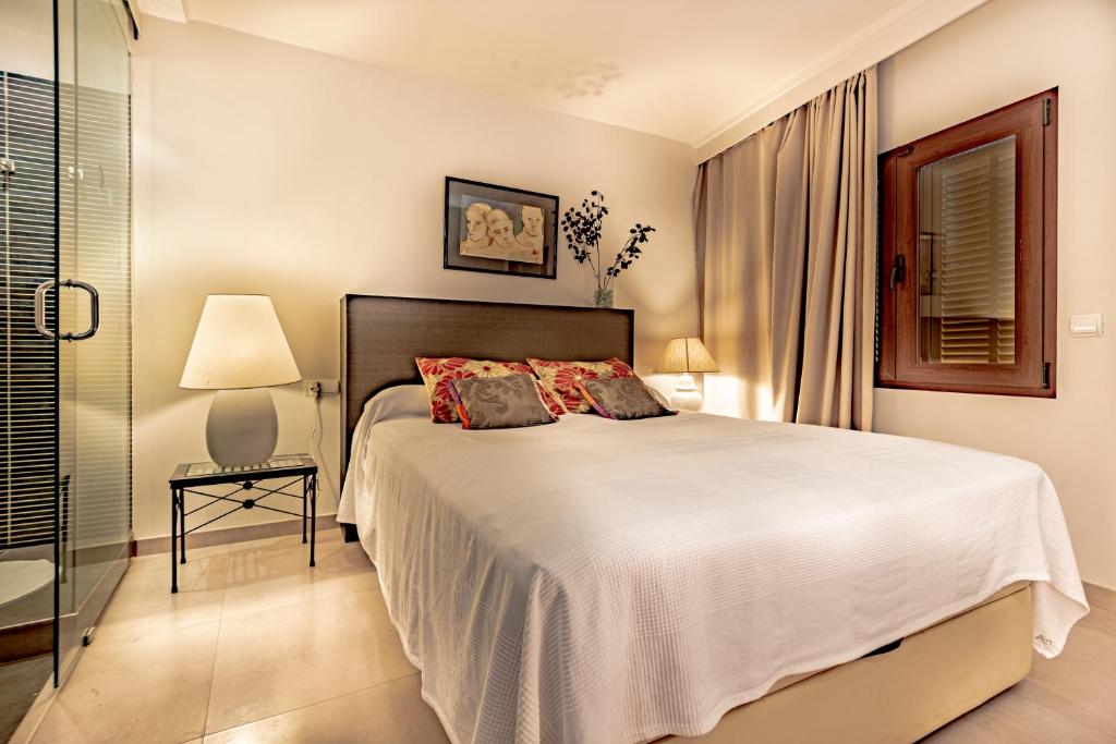 Booking.com: Rafael - Pine walk apartment with stunning views ...