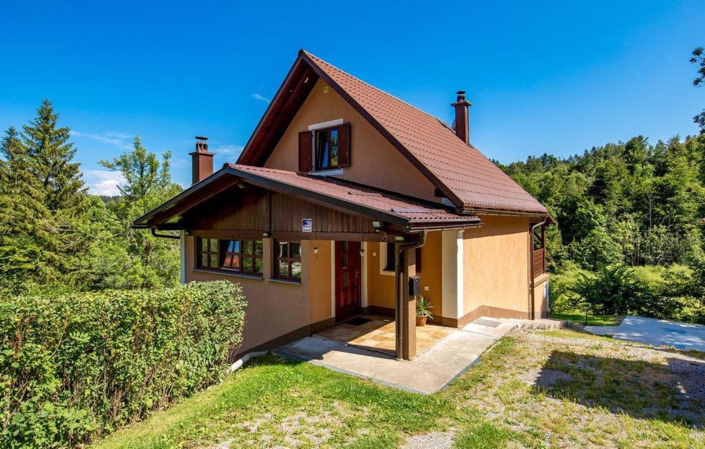 a small house with a red roof at Planinaki Raj in Lokve