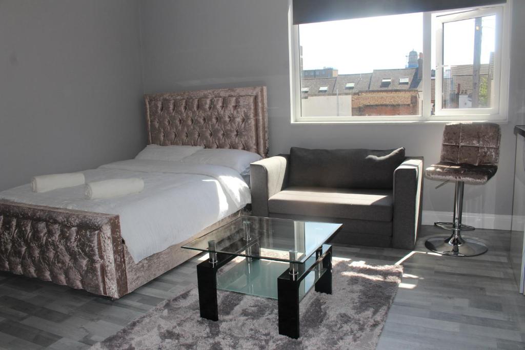 Lovely Central Luton Studio - Ideal for Airport! - Hizvo