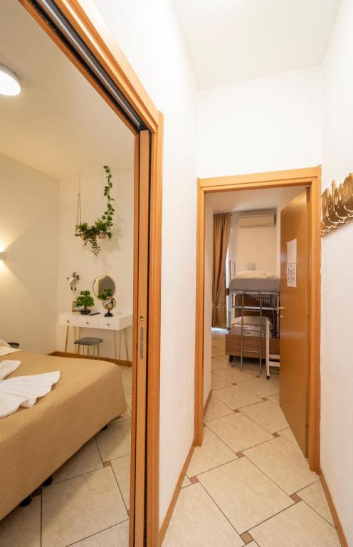 Postel nebo postele na pokoji v ubytování Vitti's Home Verona 3