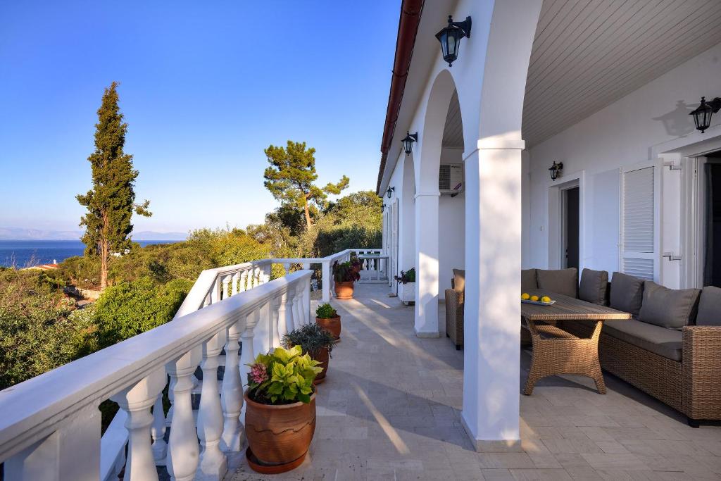 Balkón nebo terasa v ubytování New! PaxosWhite Sea View Apartments & Studios!