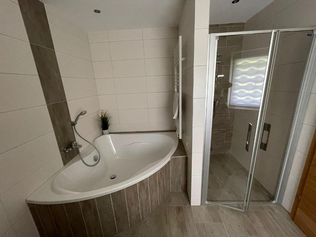 Zimmervermietung Familie Glatz - Two-Bedroom Apartment