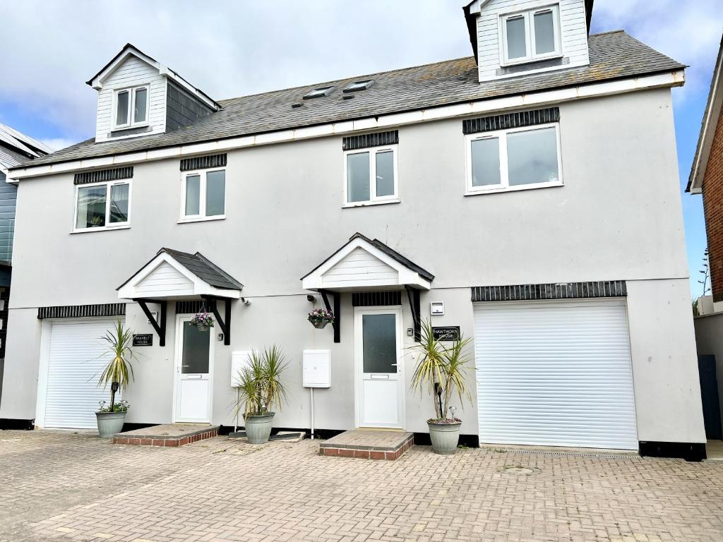 Modern spacious 4Bed House in Porth Newquay Brambl, Newquay (updated