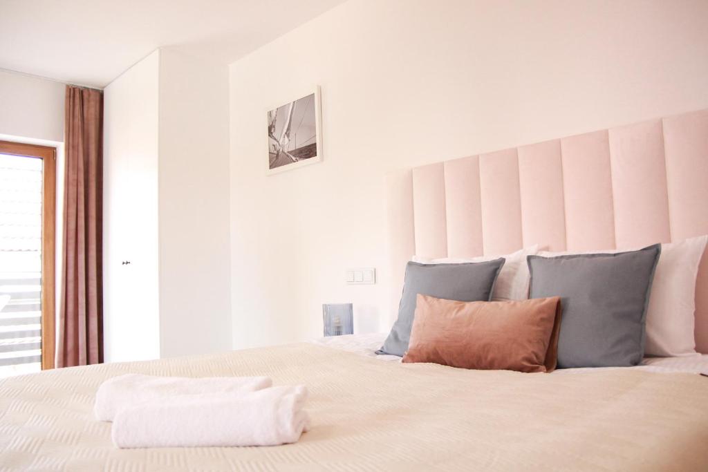 Posteľ alebo postele v izbe v ubytovaní Apartament Ósemka