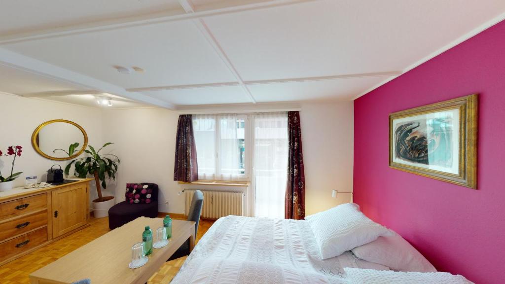 Postel nebo postele na pokoji v ubytování BnB Haus Weibel