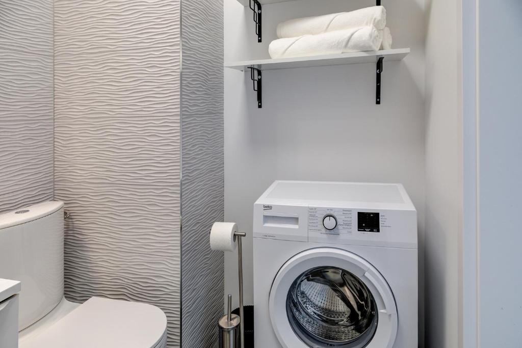 Fotografia z galérie ubytovania Garbary 104 - Modern Apt near Old Town - King Bed - Free Parking v Poznani