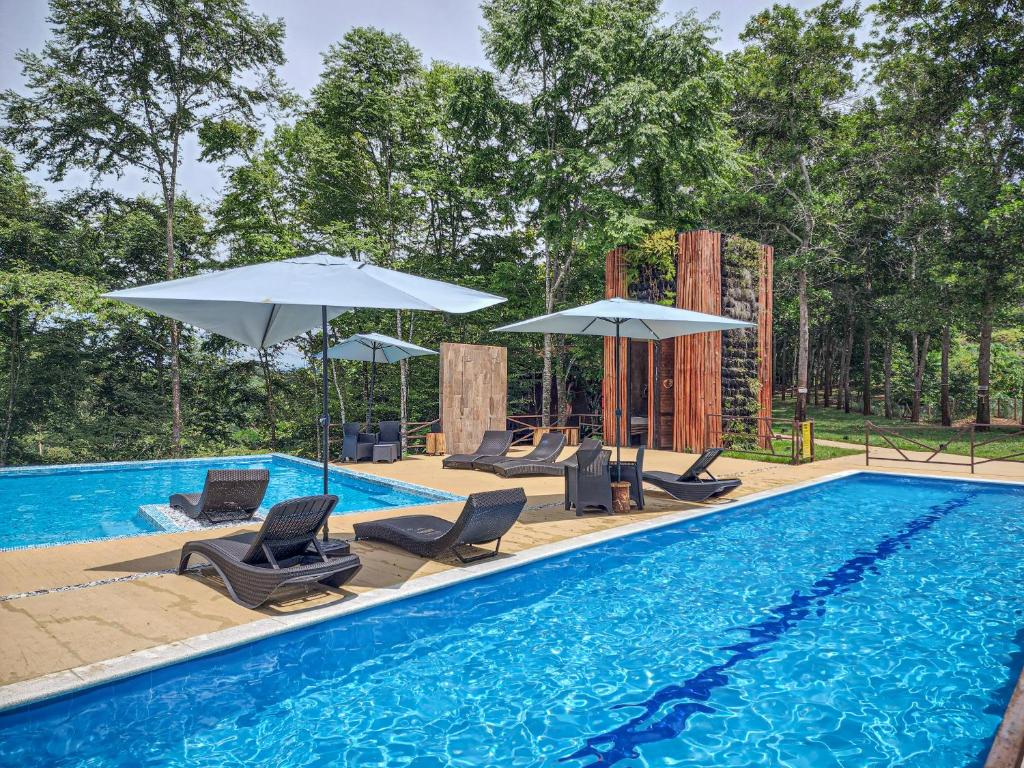 The swimming pool at or close to HOTEL MADEIRA BOUTIQUE