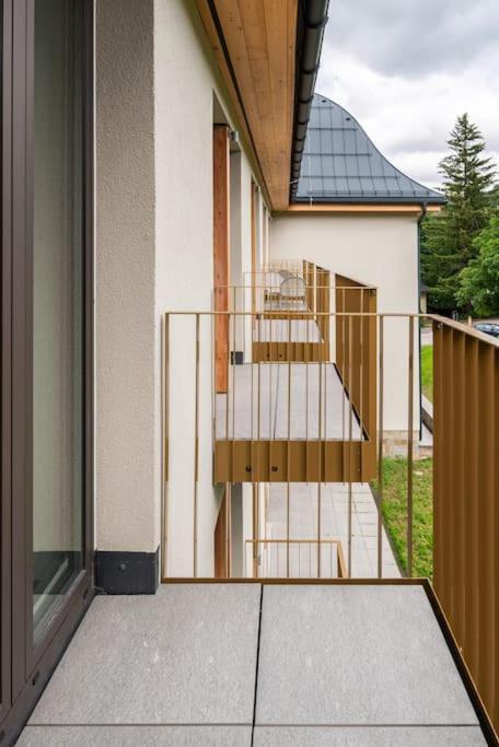 Balkón nebo terasa v ubytování Residence Koubek - Útulný apartmán s výhledem a parkováním