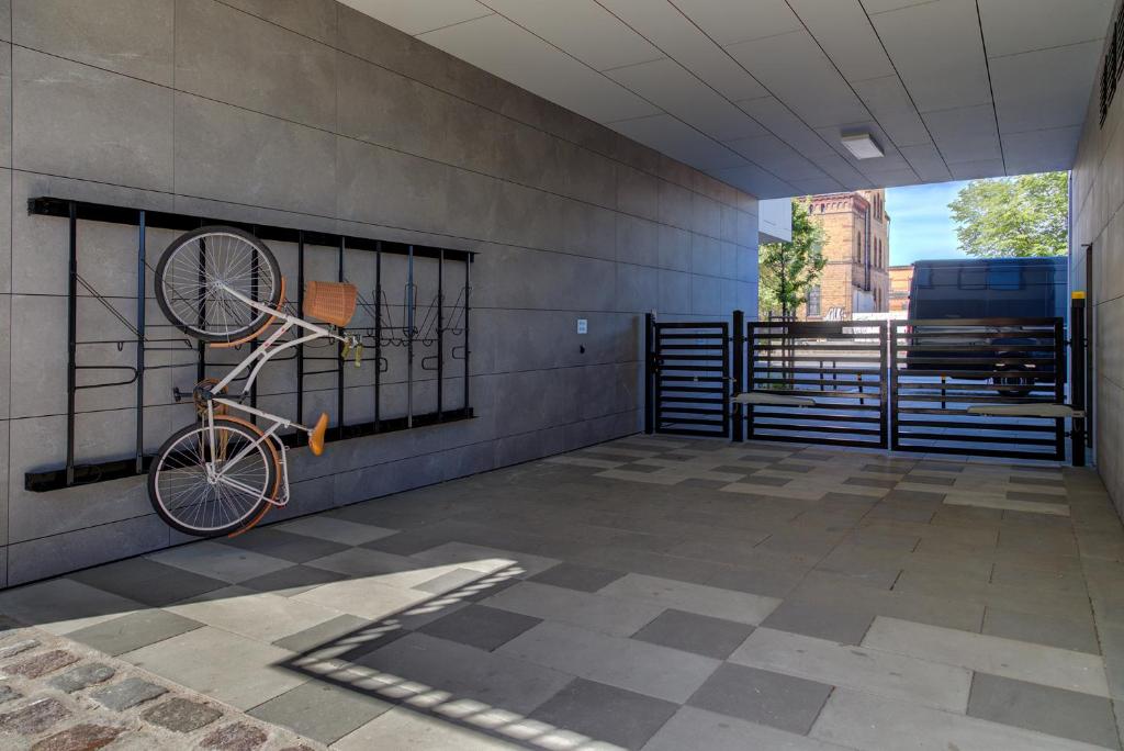 Fotografia z galérie ubytovania Garbary 104 - Modern Apt near Old Town - King Bed - Free Parking v Poznani