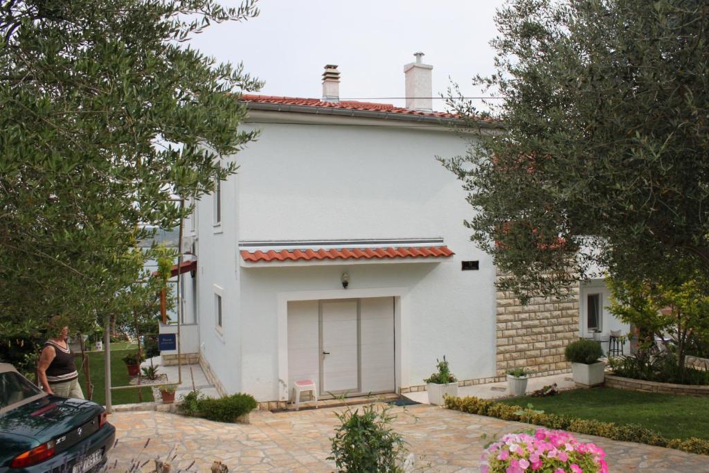 Zdjęcie z galerii obiektu Apartments by the sea Posedarje, Novigrad - 6617 w mieście Posedarje