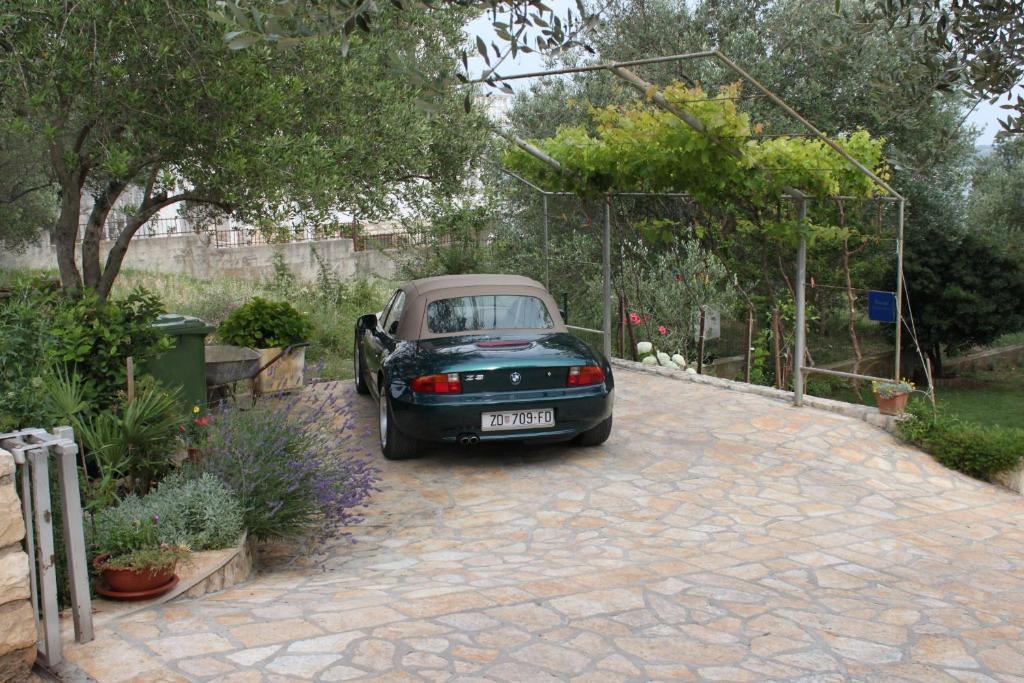 Zdjęcie z galerii obiektu Apartments by the sea Posedarje, Novigrad - 6617 w mieście Posedarje