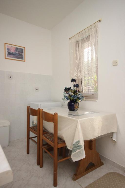 Zdjęcie z galerii obiektu Apartments by the sea Posedarje, Novigrad - 6617 w mieście Posedarje
