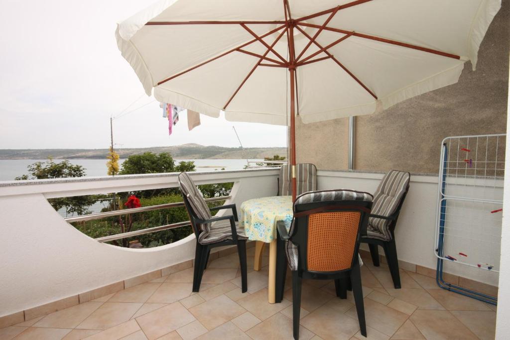 Zdjęcie z galerii obiektu Apartments by the sea Posedarje, Novigrad - 6617 w mieście Posedarje