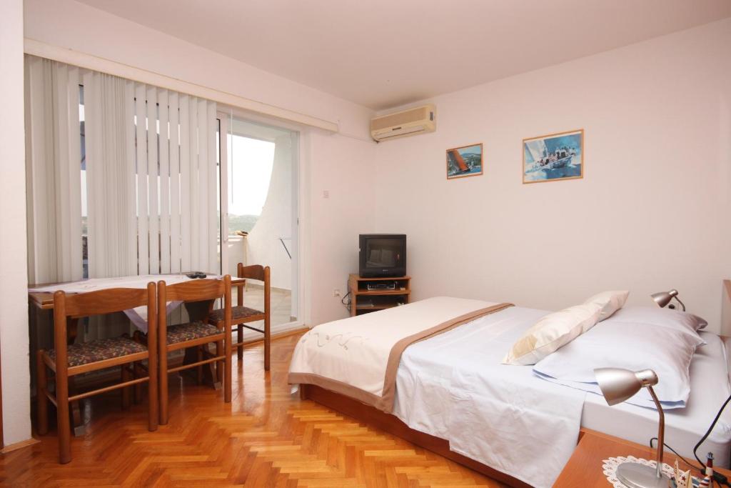 Zdjęcie z galerii obiektu Apartments by the sea Posedarje, Novigrad - 6617 w mieście Posedarje