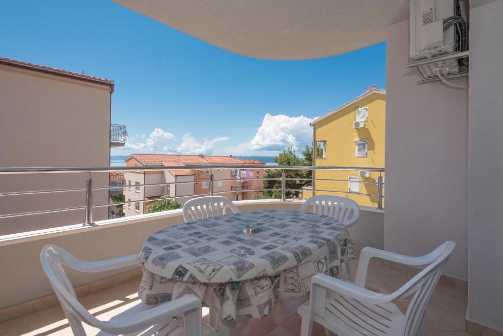 Fotografia z galérie ubytovania Apartments with a parking space Makarska - 6720 v destinácii Makarska